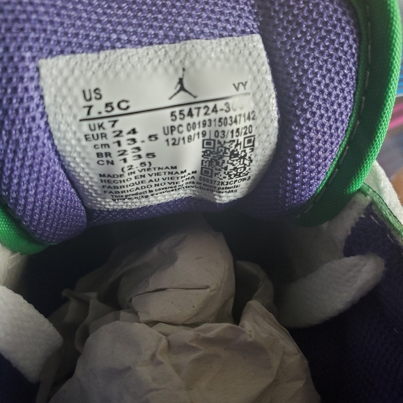Nike Air Jordan Kids shoe New - Picture 5 of 7